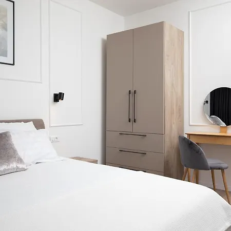 Golden Gate Apartment