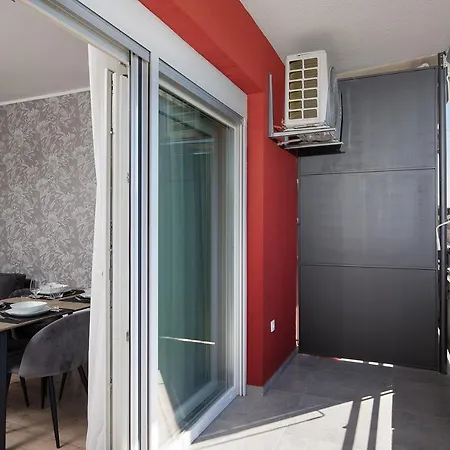 Golden Gate Apartment